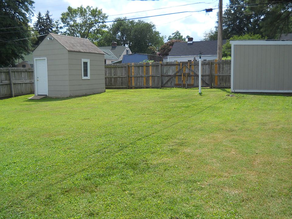 2nd image of 6106 Clover Ln