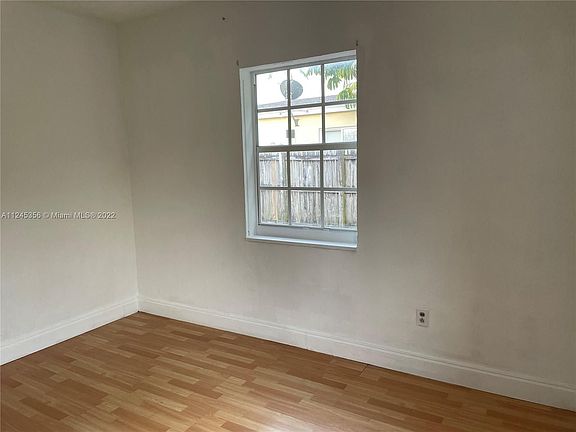 4th image of 1435 NE 177th St