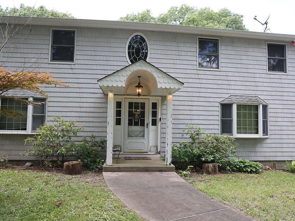 1st image of 160 Bellport Avenue