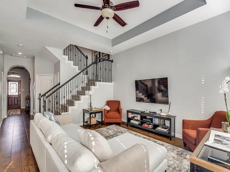 3848 Vienna St — Photo 3