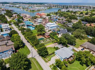 631 E Shore Dr, Clear Lake Shores, TX 77565