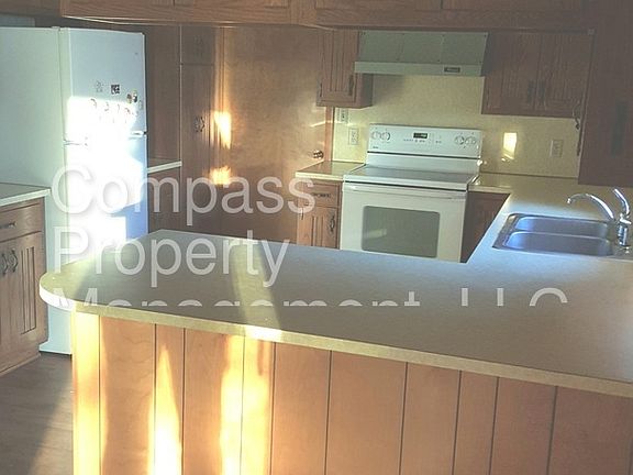 3rd image of 804 W Locust St