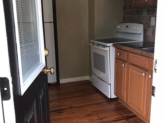 5th image of 3669 Saint Johns Ave