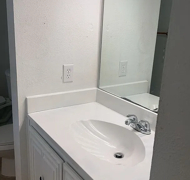 109 Kevin Ln — Photo 2