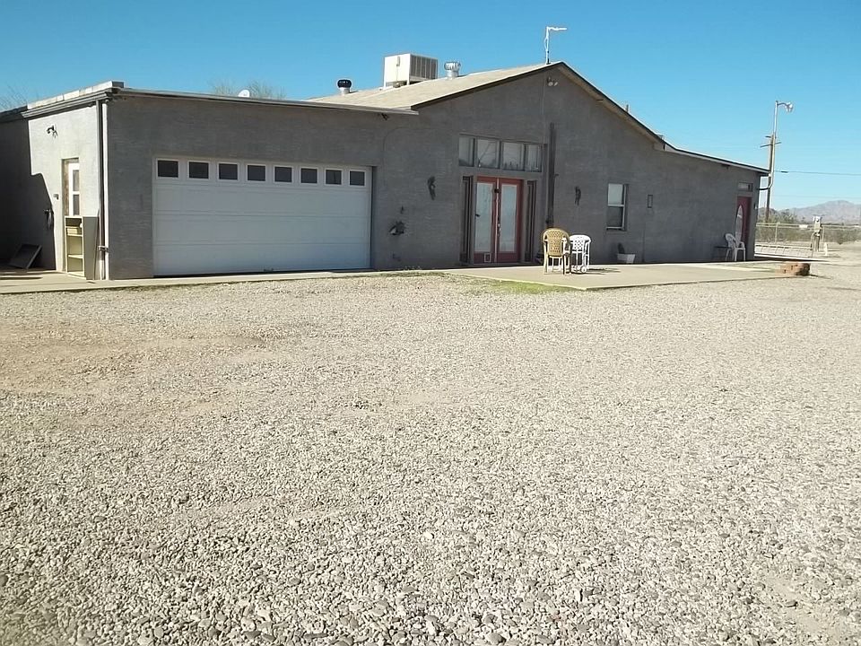 2nd image of 618 D St SE