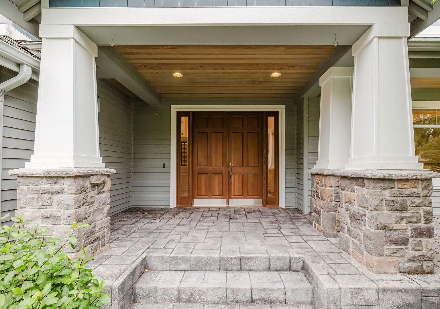 Luxurious and Spacious Island Living — Photo 3