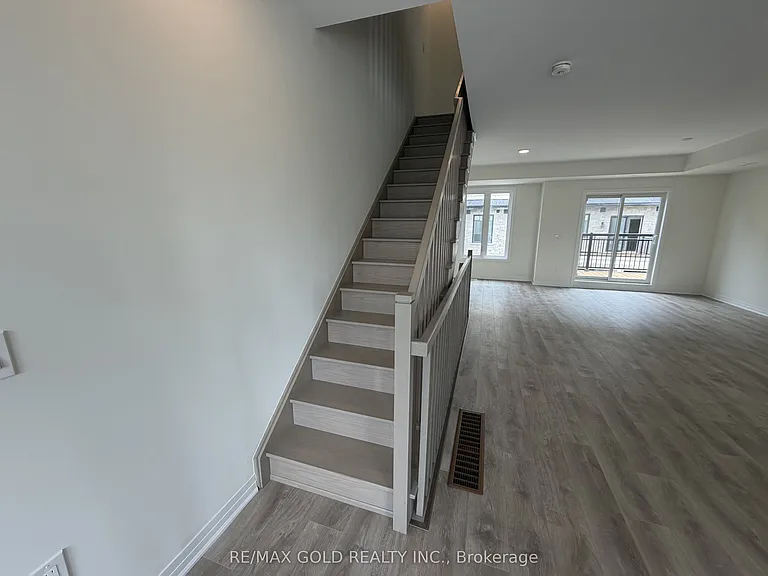 702 Front Royal St — Photo 13