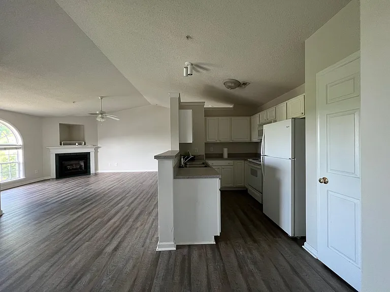 933 Scholastic Ct — Photo 5