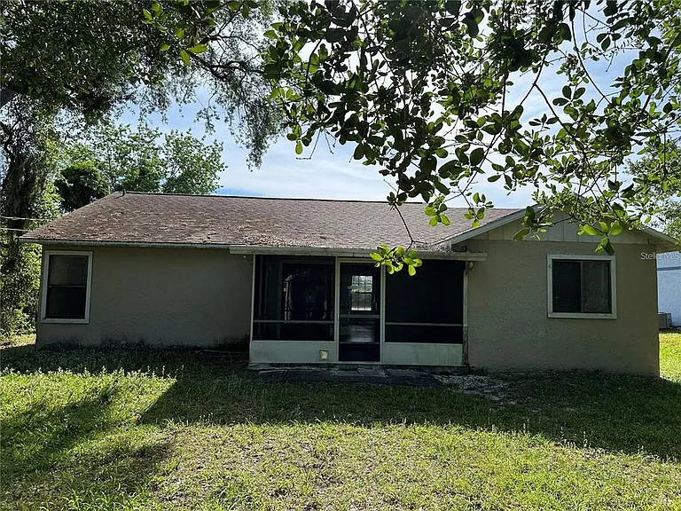896 Mentmore Cir — Photo 16