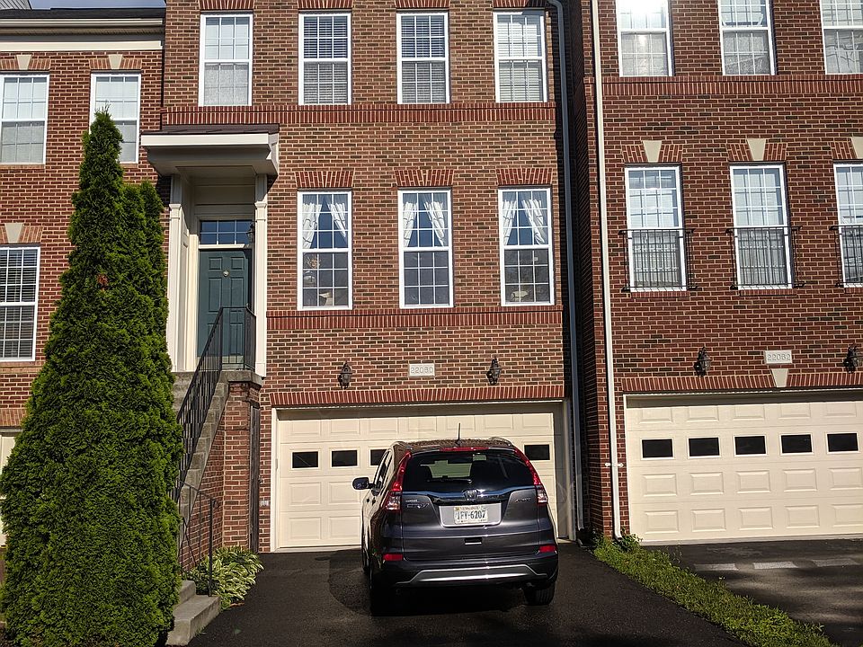 1st image of 22060 Dilworth Sq