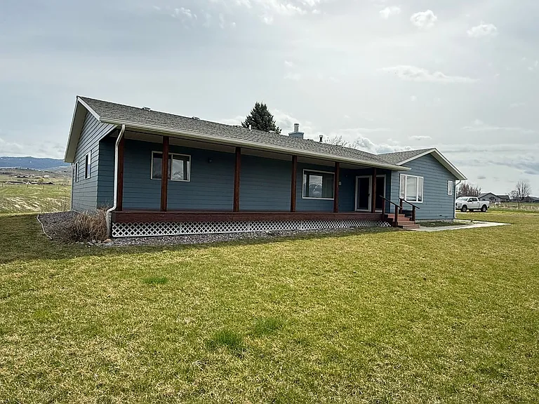 1687 Simpson Ln — Photo 4