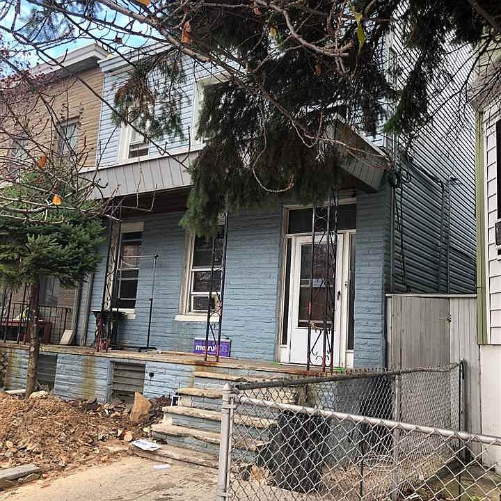 2nd image of 18 Cambridge Ave