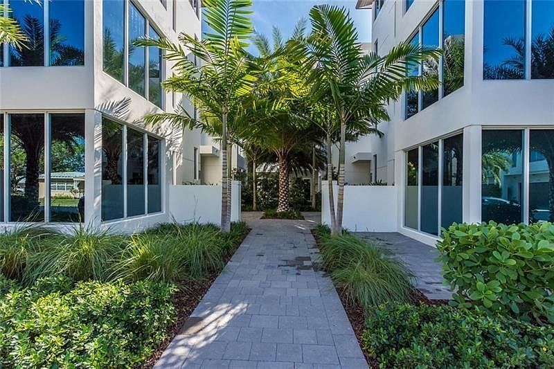 1st image of 232 Garden Ct #232
