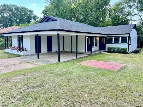 611 Hickory St, Hughes Springs, TX 75656