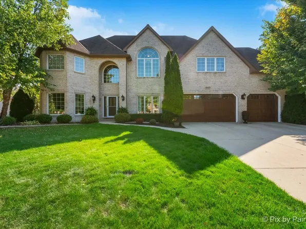 1202 Thoroughbred Cir, Saint Charles, IL 60174