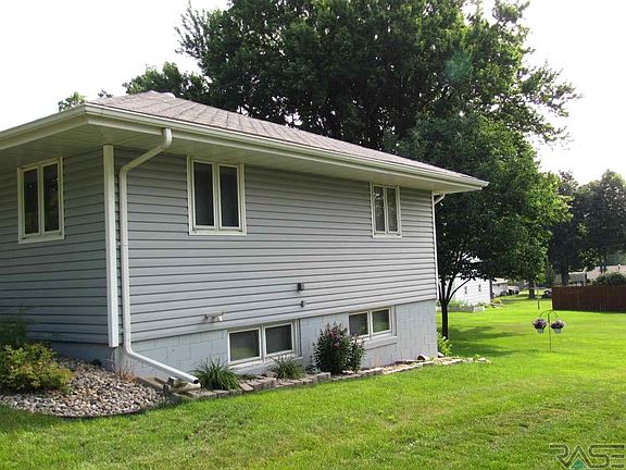 2nd image of 1014 N Estey St