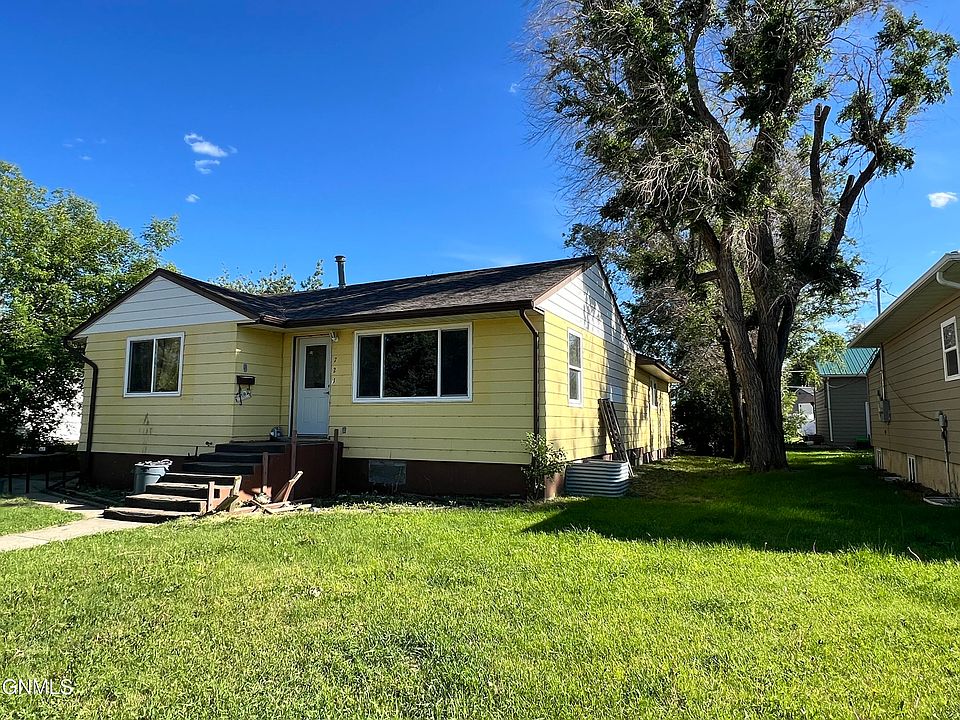 2nd image of 721 6th St SE