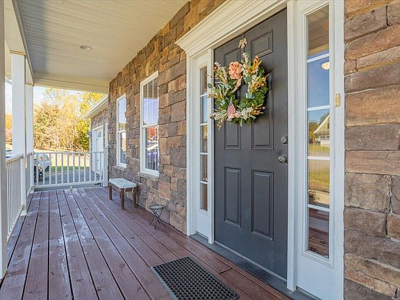 4th image of 250 Thornblade Way