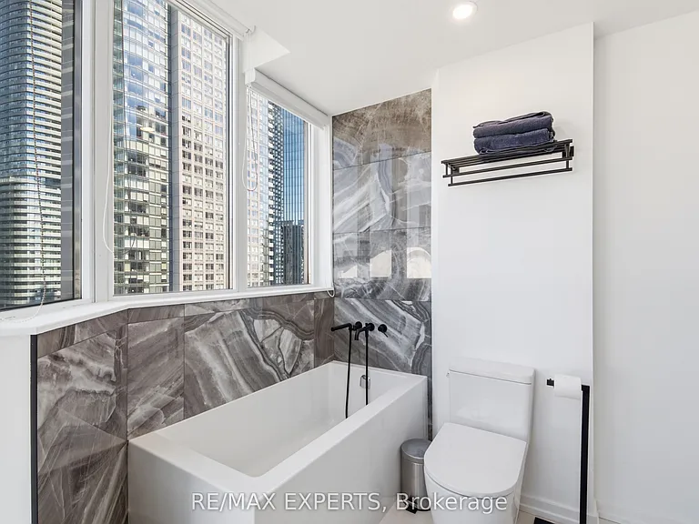 208 Queens Quay W #2211 — Photo 21