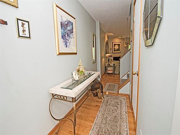 3rd image of 35 New London Ln