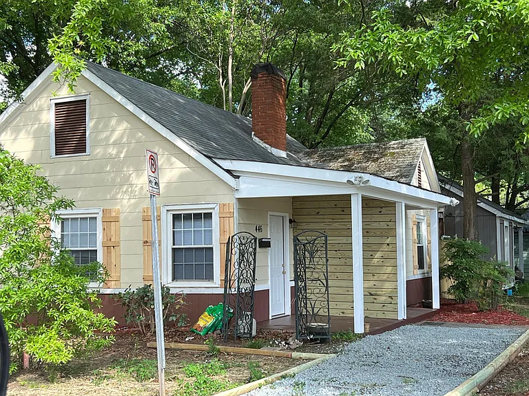 446 Plymouth Ave — Photo 2