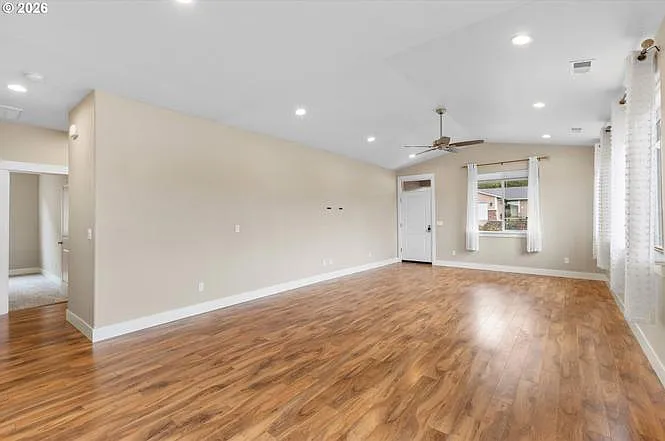 110 Flangas Ave — Photo 7