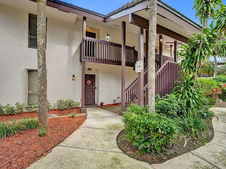 9280 Sabal Ridge Cir #B — Photo 43