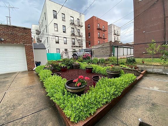 2nd image of 2515 41st St