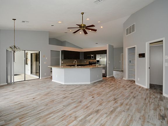 5th image of 3920 NW 105th Ave