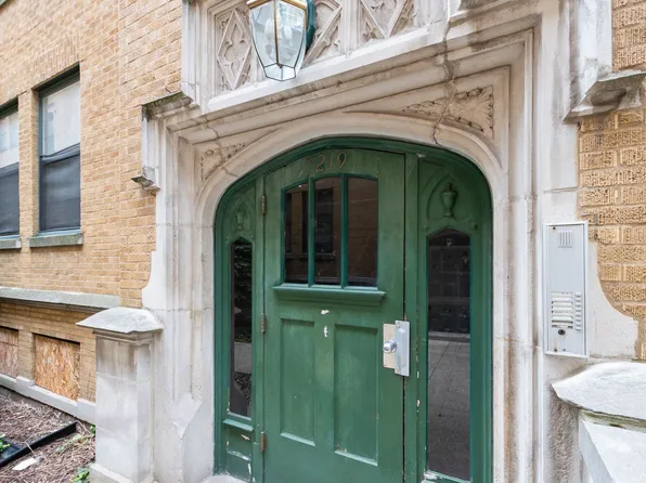 7219 S Yates Blvd APT 2A, Chicago, IL 60649