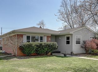 W64N444 Madison Ave, Cedarburg, WI 53012