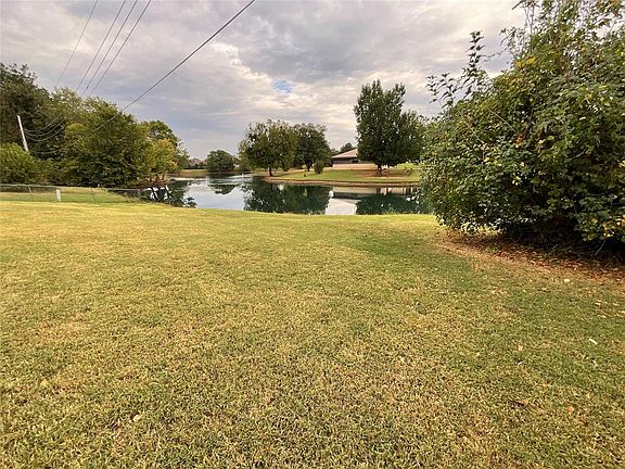 5th image of 127 Rosewood Dr