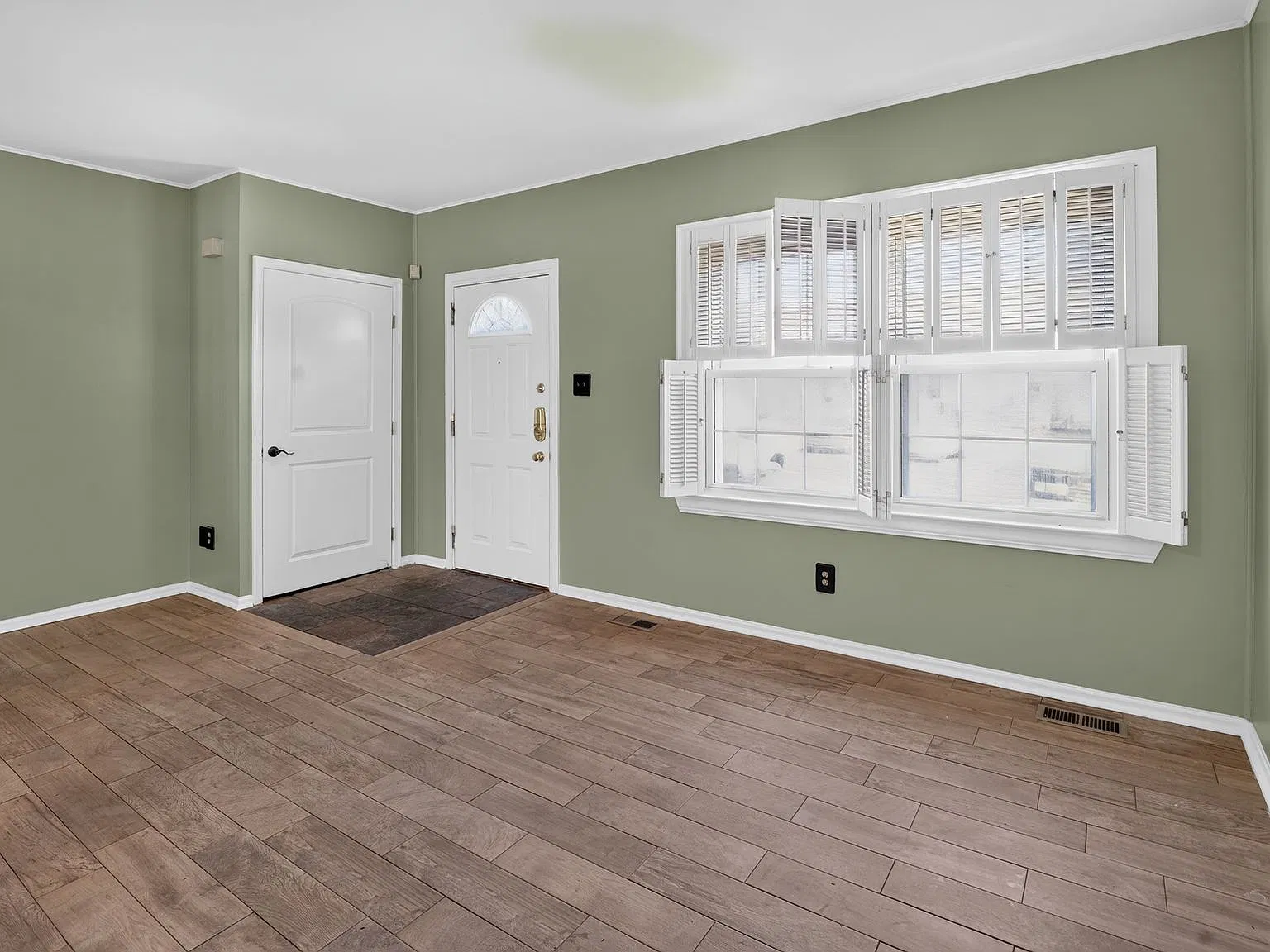 3 bed, 1.5 bath, 1728 sqft, $2,300 — Photo 3