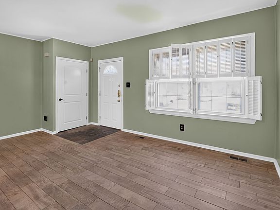 3rd image of 5367 King Arthur Cir
