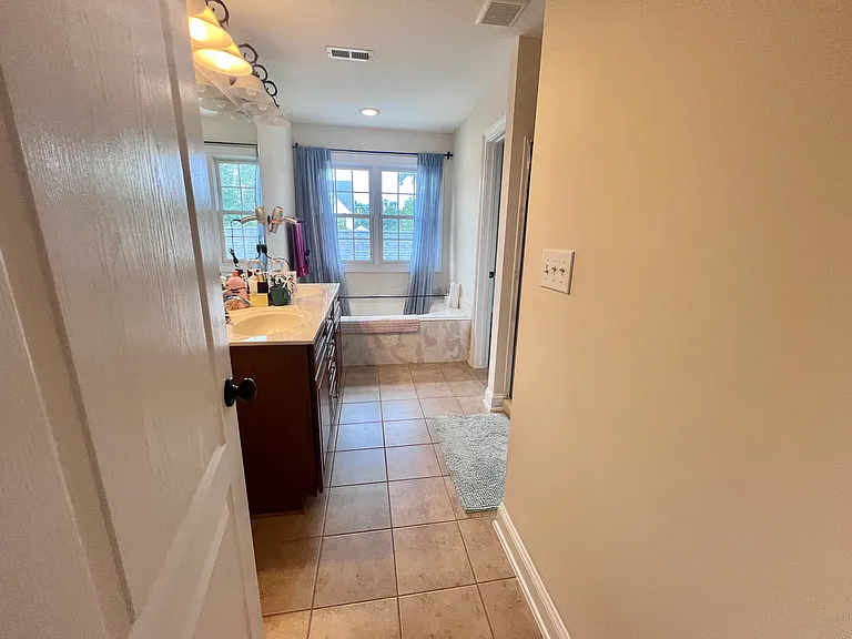 2nd Full Bathroom (Master Bath)_- 2nd floor-Pic 1