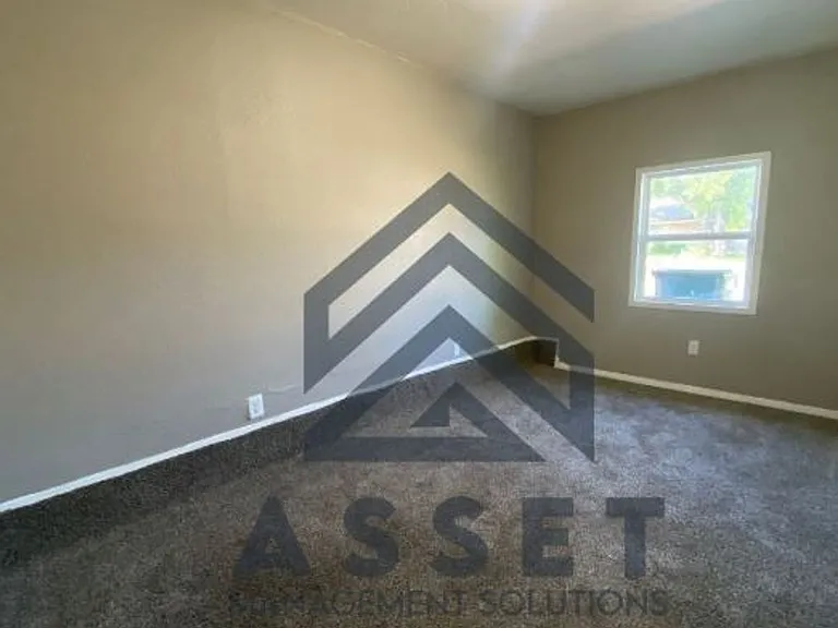 1612 Melinda Ln — Photo 13
