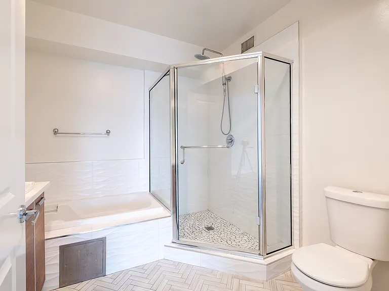 147 S Doheny Dr #303 — Photo 26
