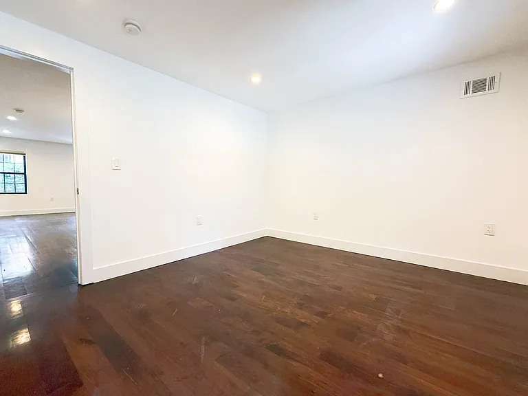 316 Halsey St #1 — Photo 9