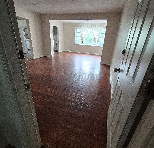 2355 Lakeshore Rd W #2 — Photo 3