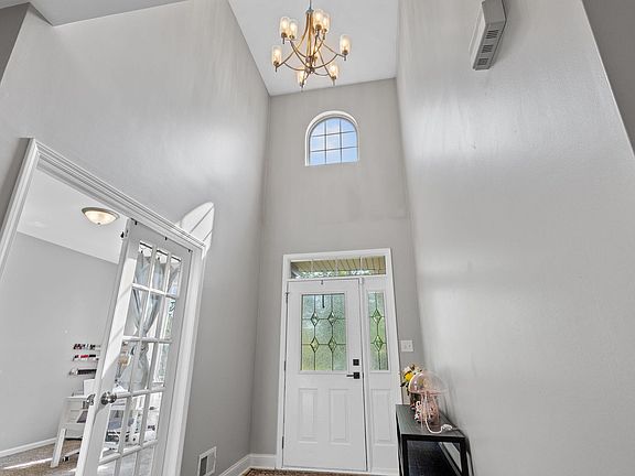 5th image of 10060 Prairie Knoll Court St