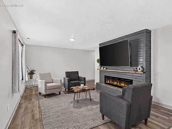 3rd image of 569 S Sarah Avenue
