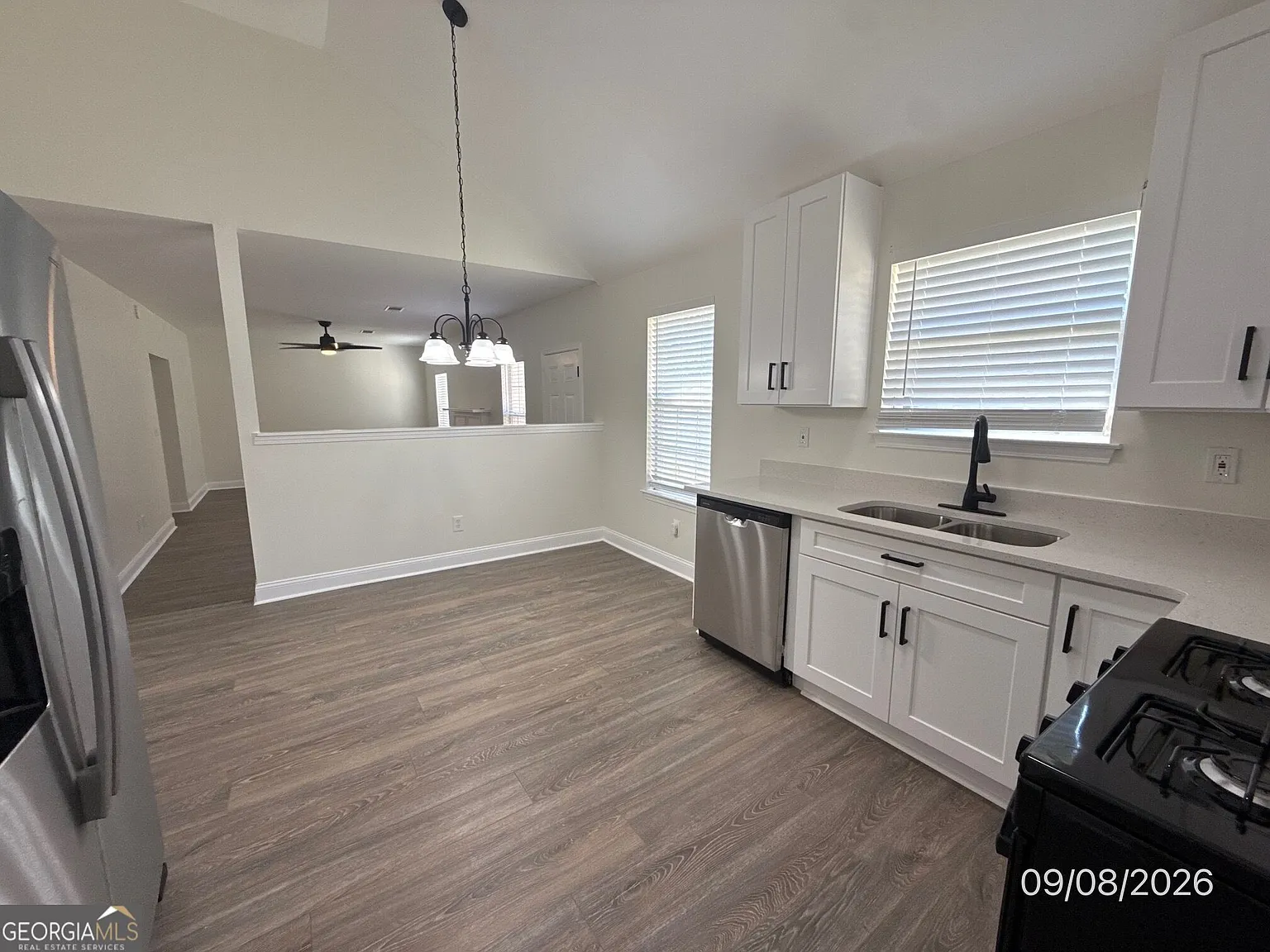 4 bed, 2.5 bath, 2030 sqft, $2,200 — Photo 3