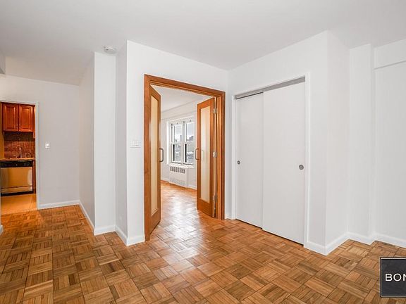 3rd image of 14 Horatio St APT 11C