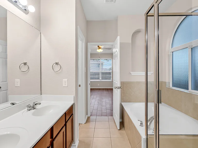 10814 Mustang Oak Dr — Photo 5