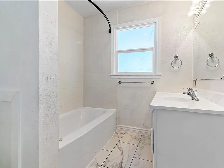 15 E Sylvia Dr — Photo 10