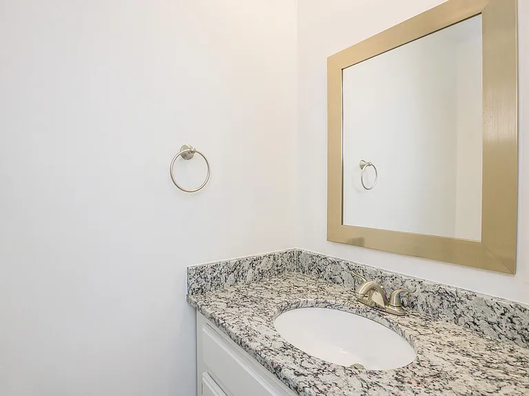 Belmont Heights Apartments & Townhomes — Photo 39