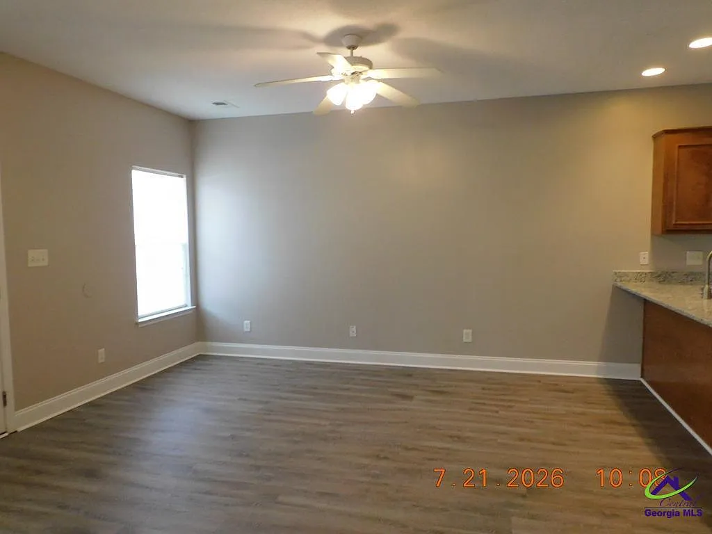 3 bed, 2.0 bath, 1250 sqft, $1,495 — Photo 3