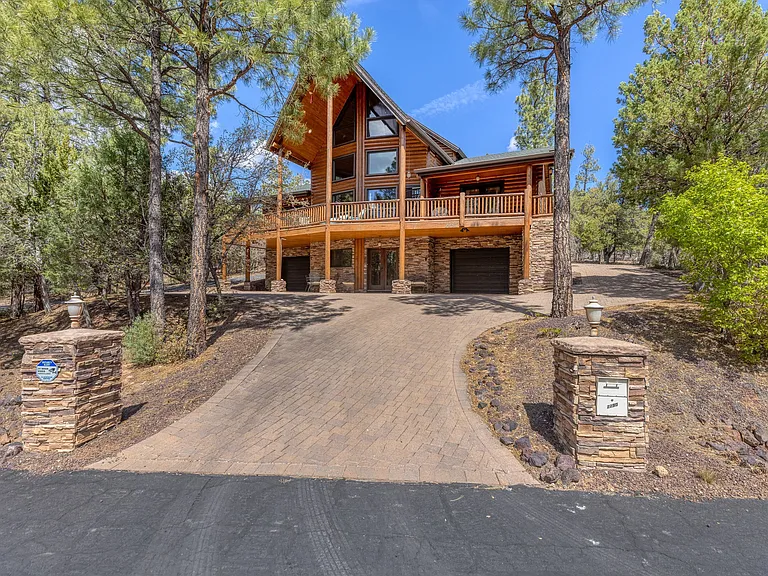 2290 S Victoria Cir — Photo 1