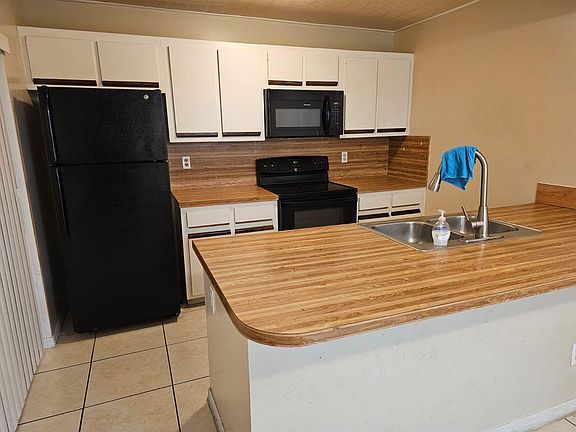 4th image of 2932 Tangerine Ct