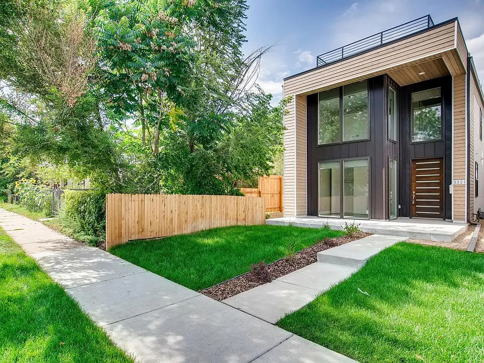 3321 W Moncrieff Pl